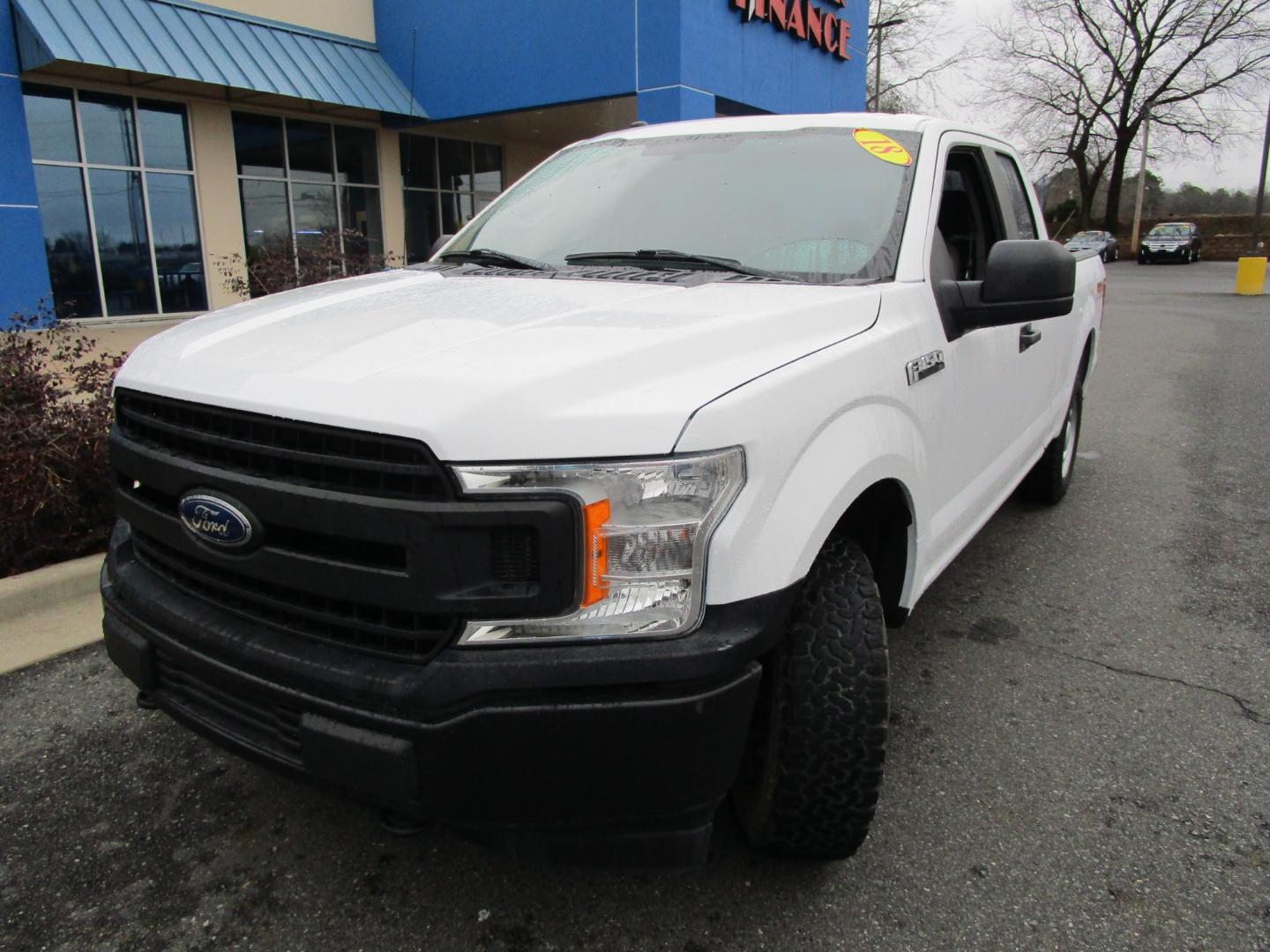 2018 WHITE /Gray / Cloth Ford F-150 Lariat SuperCab 6.5-ft. 4WD (1FTFX1E5XJK) with an 5.0L V8 OHV 16V engine, 6A transmission, located at 1814 Albert Pike Road, Hot Springs, AR, 71913, (501) 623-1717, 34.494228, -93.094070 - Photo#1